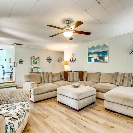Fort Walton Coastal Retreat With Yard Walk To Beach Форт Уолтън Бийч Екстериор снимка