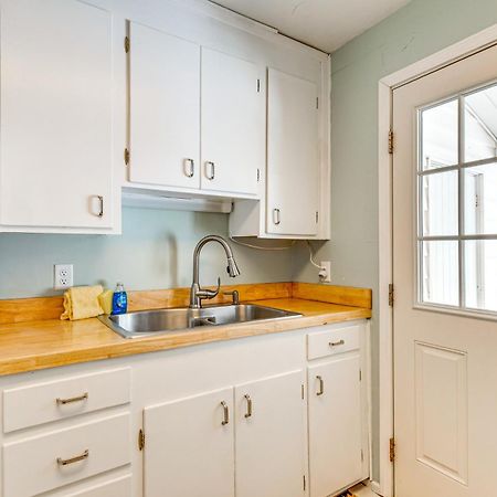 Fort Walton Coastal Retreat With Yard Walk To Beach Форт Уолтън Бийч Екстериор снимка