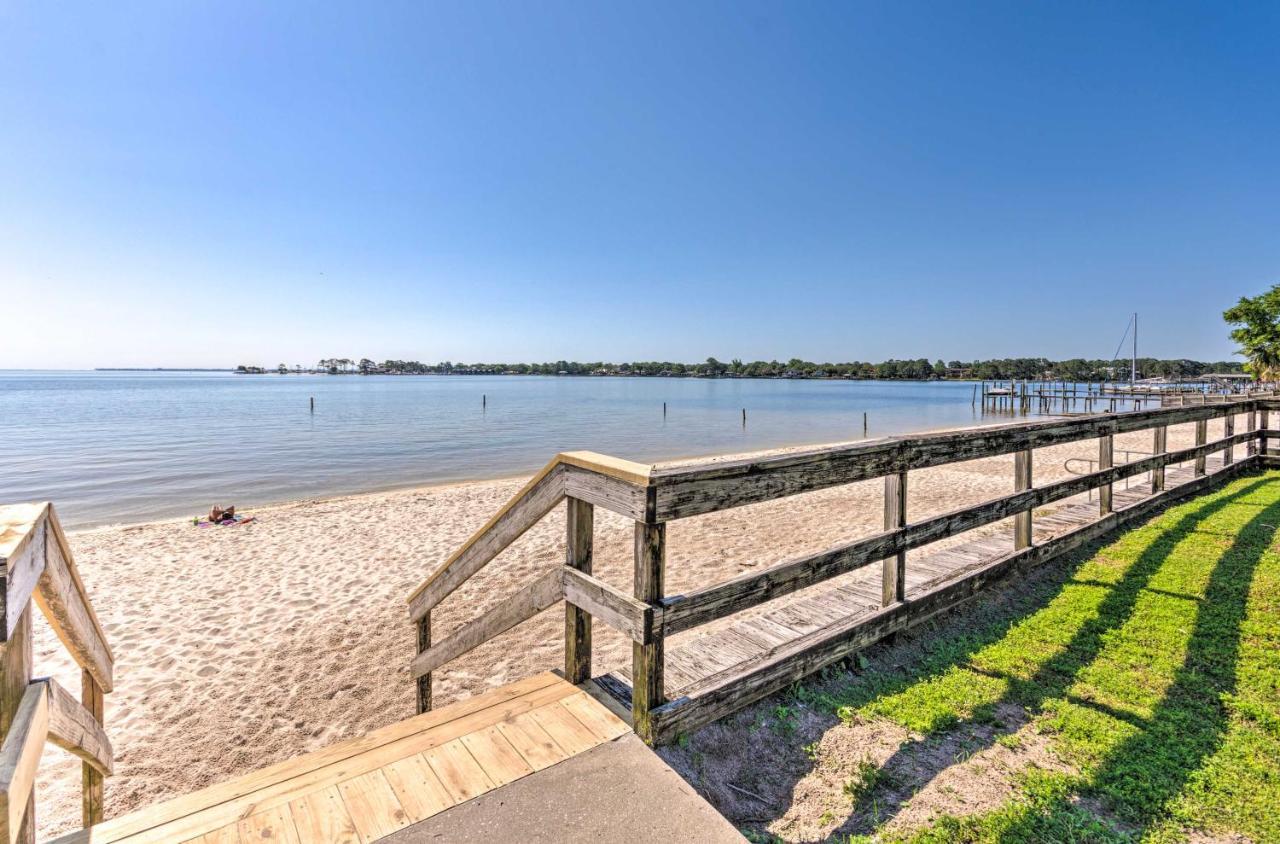 Fort Walton Coastal Retreat With Yard Walk To Beach Форт Уолтън Бийч Екстериор снимка