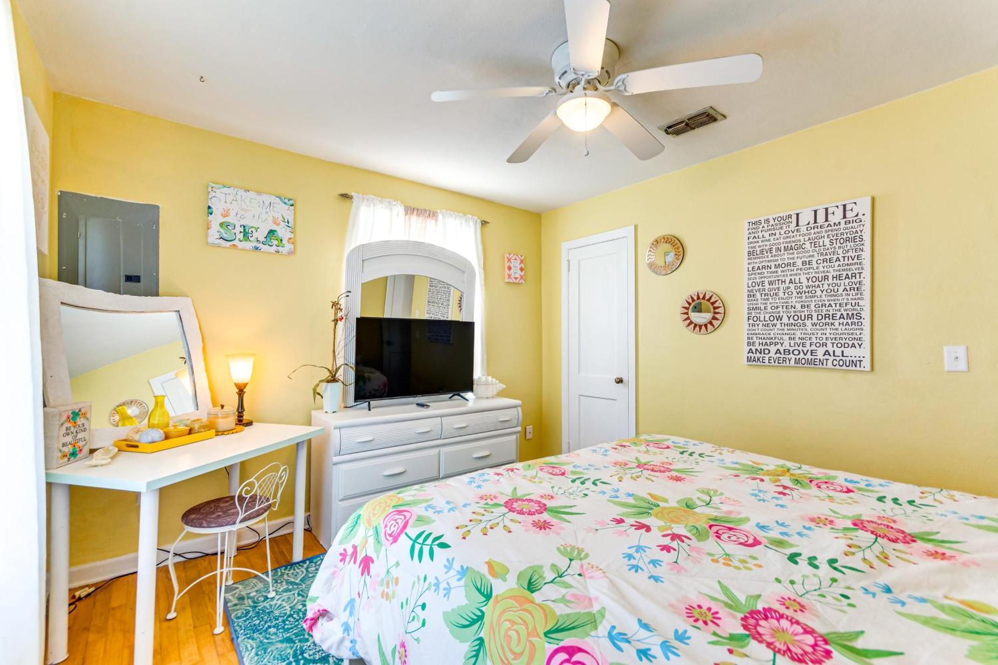 Fort Walton Coastal Retreat With Yard Walk To Beach Форт Уолтън Бийч Екстериор снимка