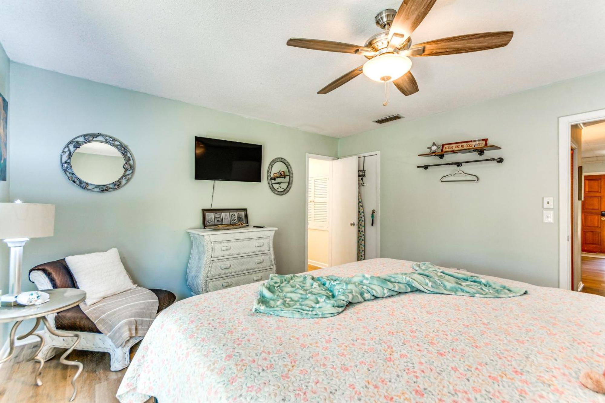 Fort Walton Coastal Retreat With Yard Walk To Beach Форт Уолтън Бийч Екстериор снимка