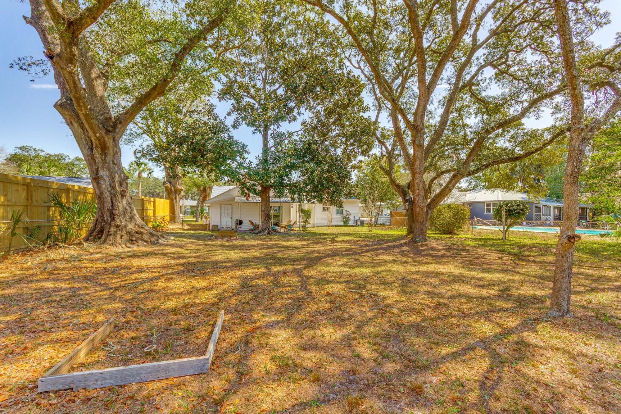 Fort Walton Coastal Retreat With Yard Walk To Beach Форт Уолтън Бийч Екстериор снимка
