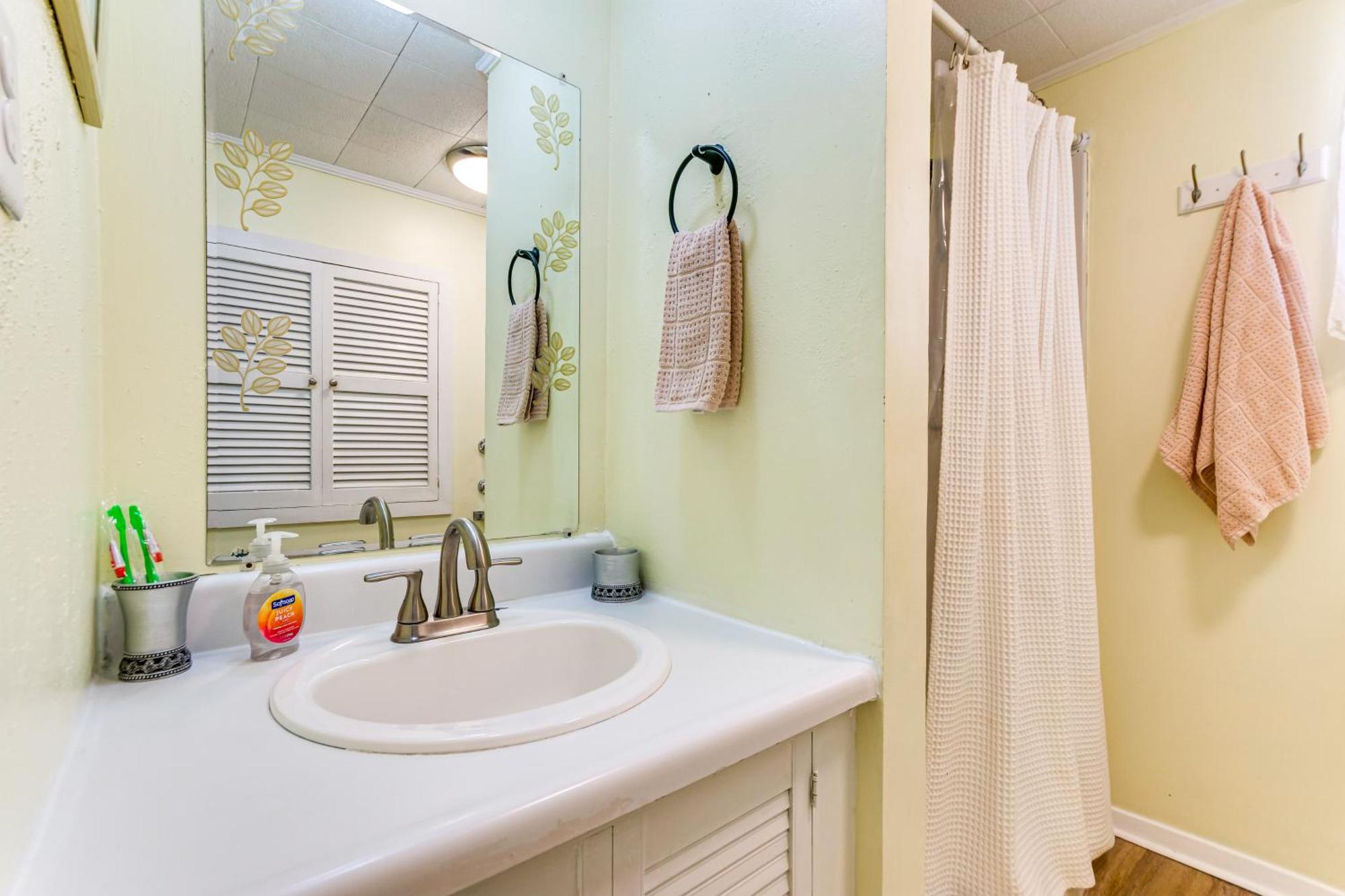 Fort Walton Coastal Retreat With Yard Walk To Beach Форт Уолтън Бийч Екстериор снимка